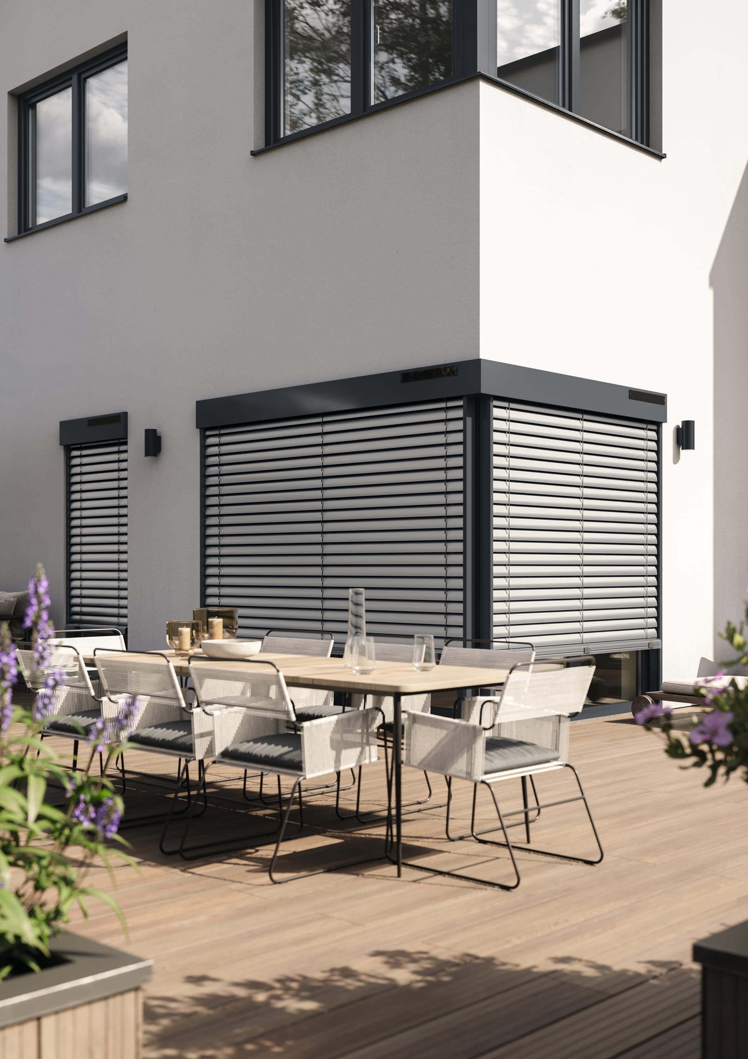 Brise-soleil ALULUX Solar 2.0 sur une façade de maison